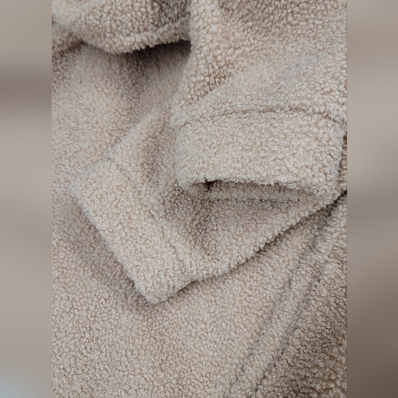 Standard Cloth faux Sherpa hoodie - Picture 11 of 14